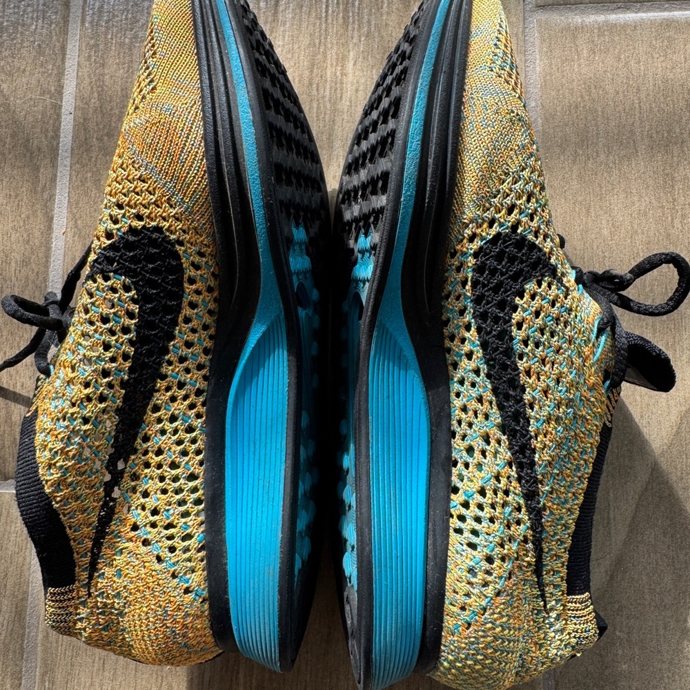 Nike Flyknit Racers - Picture 4 of 5